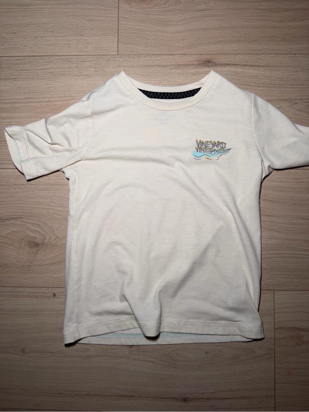 Vineyard Vines Cream Short-Sleeve Tee with Wave Chest Graphic